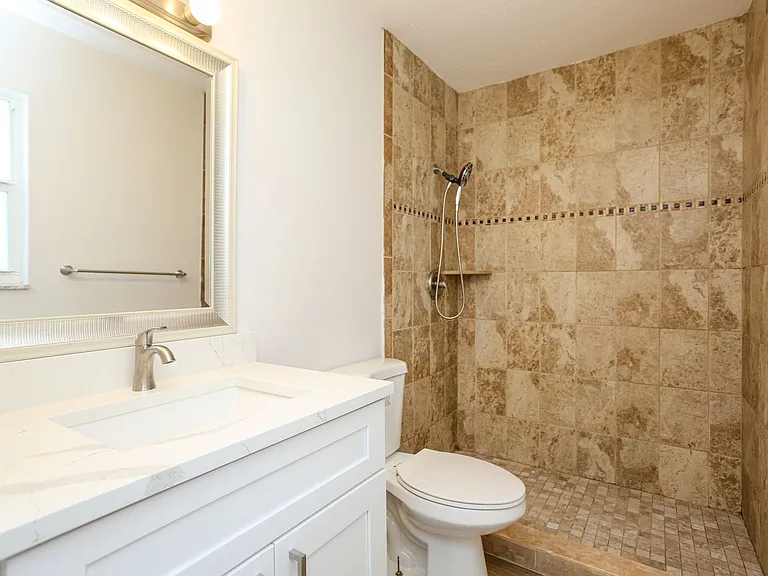 2102 Alamanda Dr #Penthouse B — Photo 16