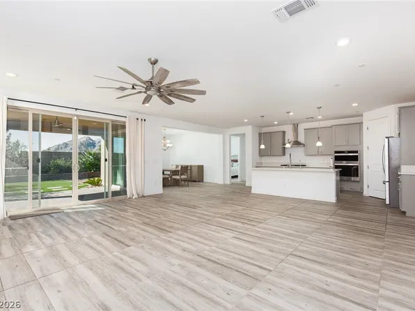 10935 Gardenova Ave, Las Vegas, NV 89166