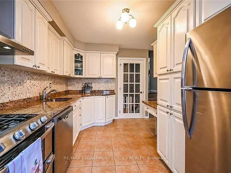 39 Glen Vista Dr — Photo 2
