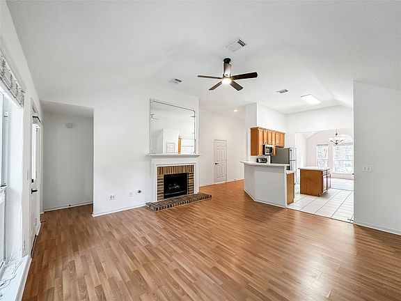 5th image of 126 N Willow Point Cir
