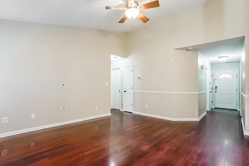 3 bed, 2.0 bath, 1197 sqft, $2,125 — Photo 3