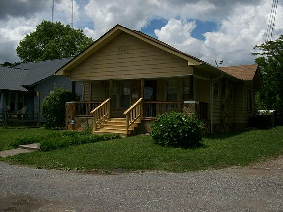 4th image of 931 NE Hiawassee Ave