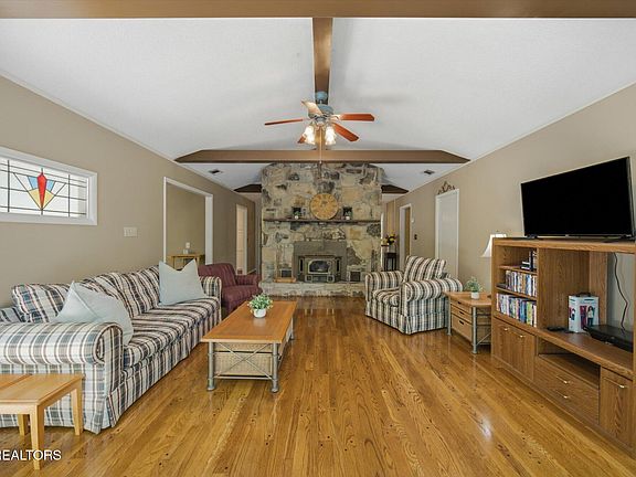 5th image of 258 Stott Ln