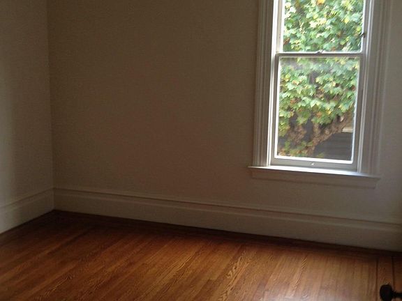 2nd image of 2830 Baker St