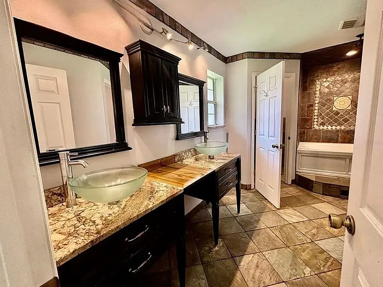 12 Regency Dr — Photo 10