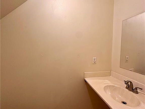 3rd image of 1600 Nassau St
