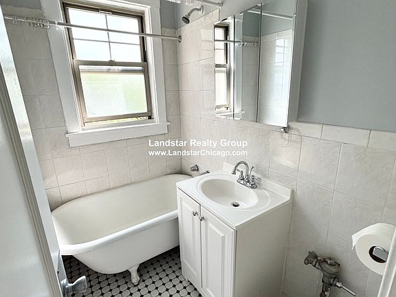 3rd image of 3257 W Wrightwood Ave APT 3C