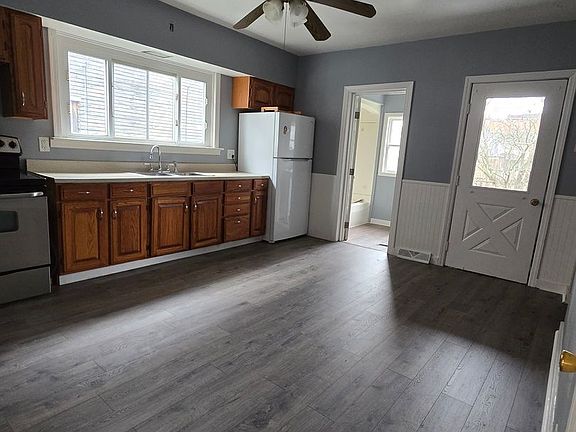 5th image of 62-64 Walnut St #1