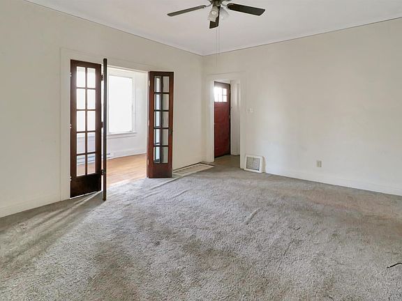 5th image of 1019 N Farmington Rd