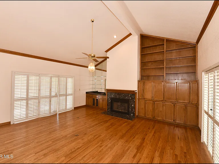 1004 Los Jardines Cir — Photo 5