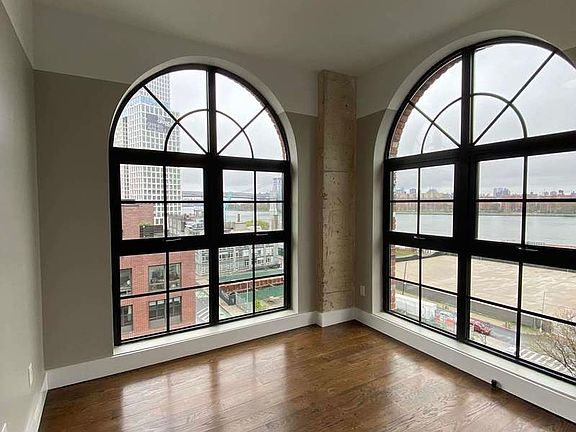 4th image of 67 Metropolitan Ave #702