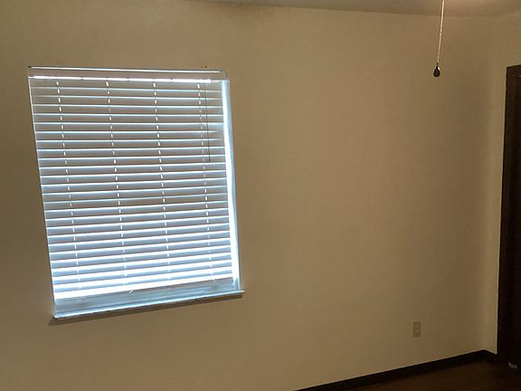 3rd image of 5102 Shannon Dr #210