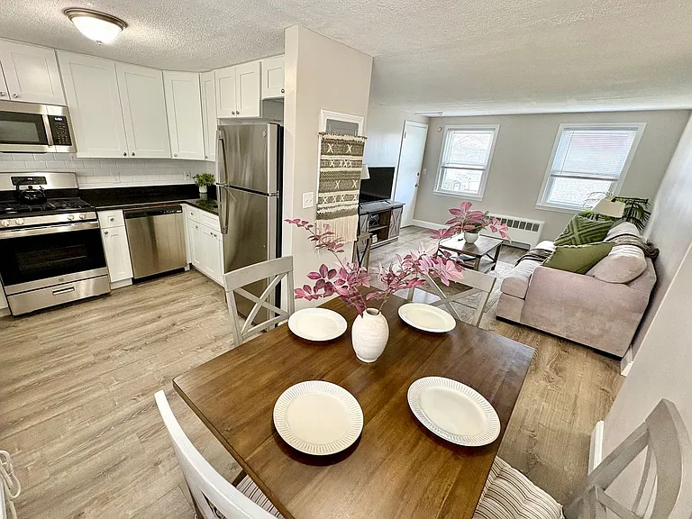 Shawomet Gardens Apartments — Photo 11