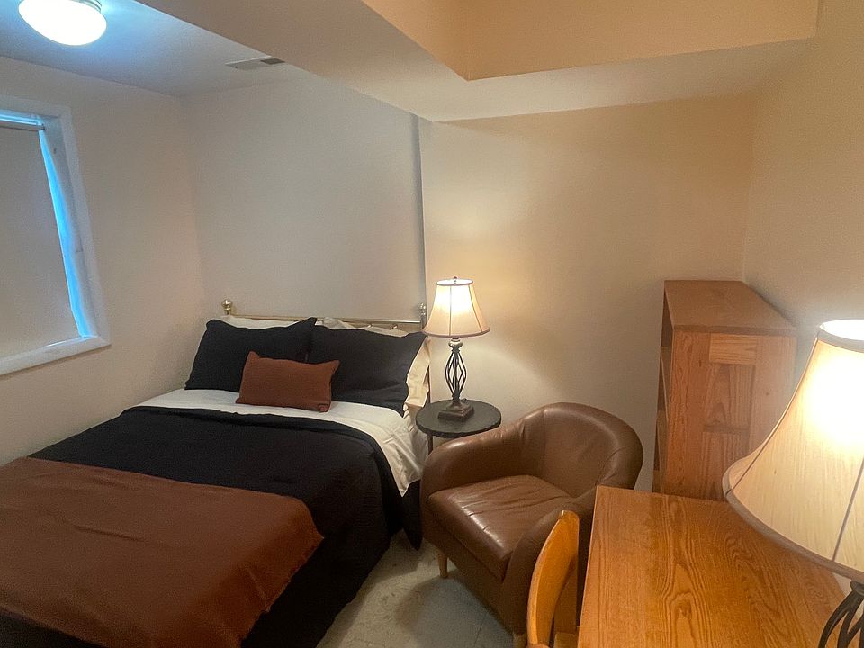 2nd image of 10919 Warwick Ave #3