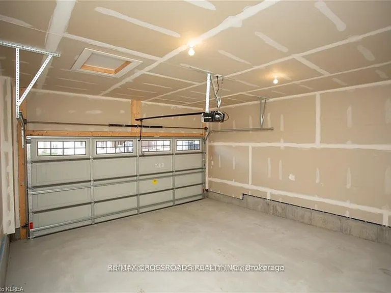 535 Macintosh Grv — Photo 27