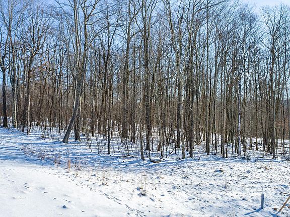 4th image of 35 Winding Estates Dr