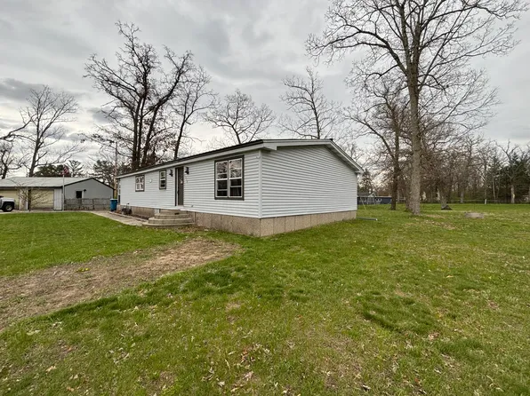 1578 E Pine Hill Ave, White Cloud, MI 49349