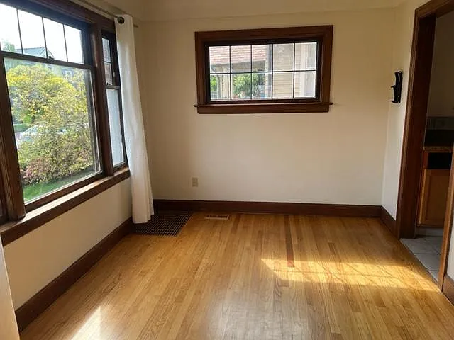 5 bed, 2.5 bath, 2300 sqft, $3,400 — Photo 4