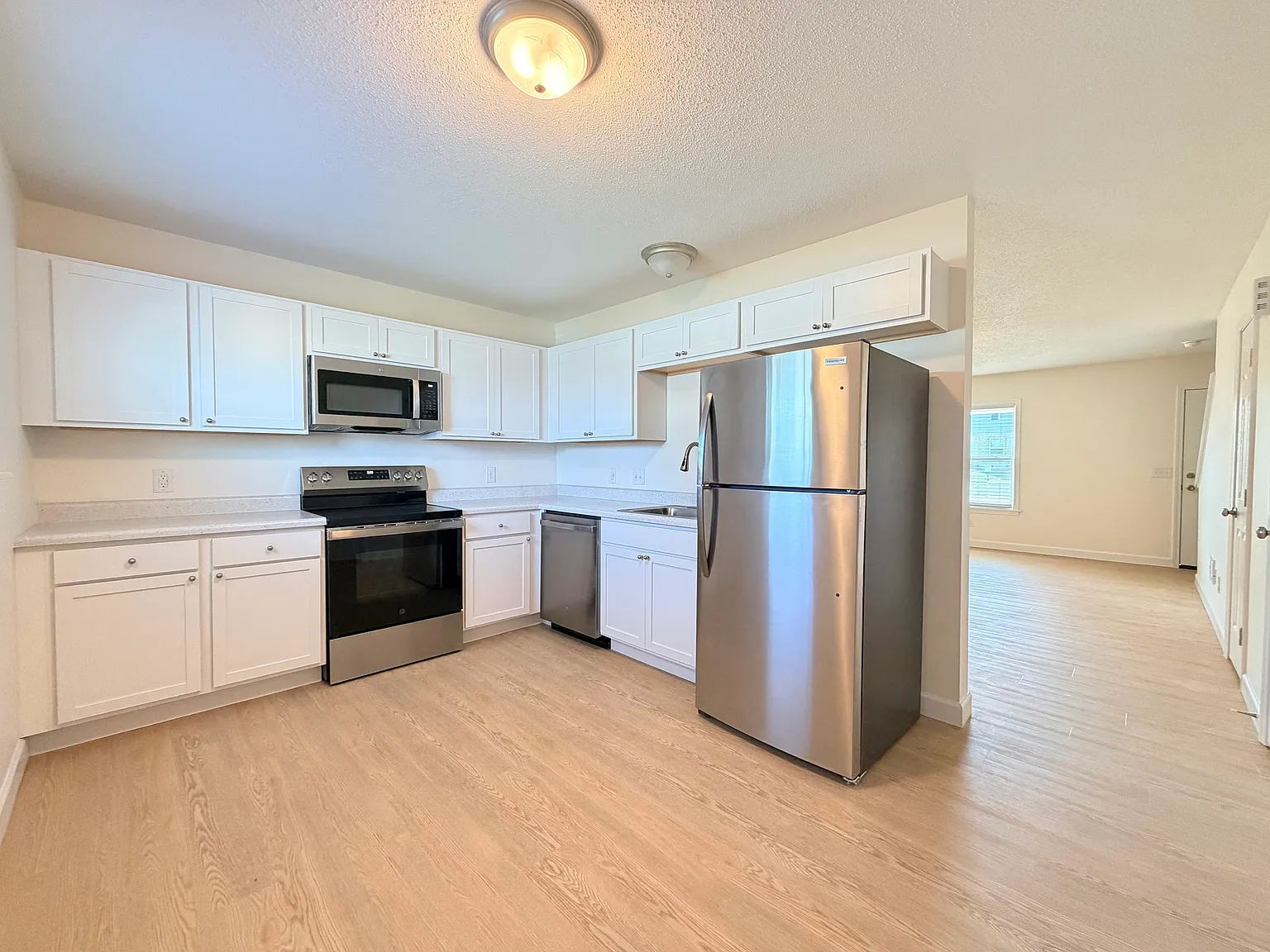 2 bed, 1.5 bath, $1,325 — Photo 4