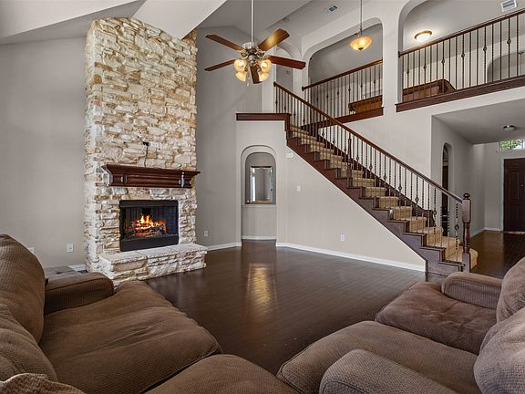 5th image of 973 Tara Dr