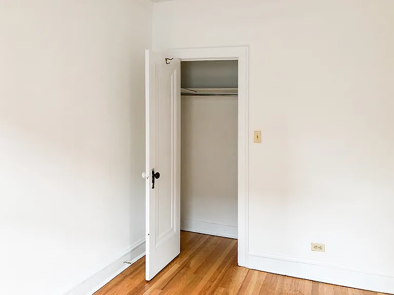 3911 1/2 N Greenview Ave #1 — Photo 12