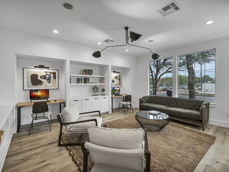 SoCo Apartments — Photo 30
