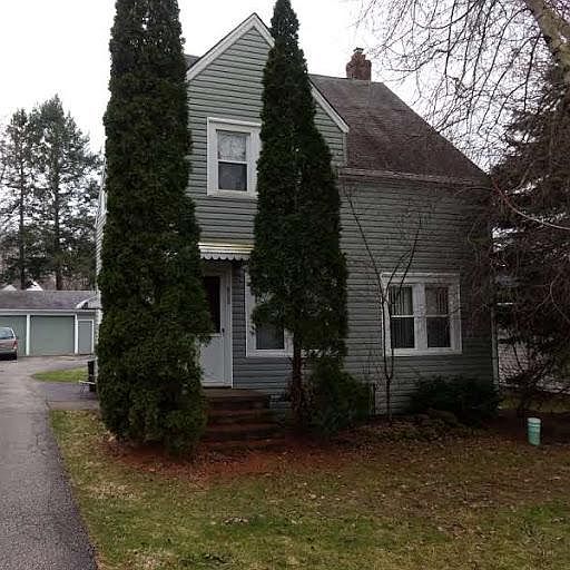 Excellent location with easy access to shopping, recreational areas, school bus stops, low maintenance yard.