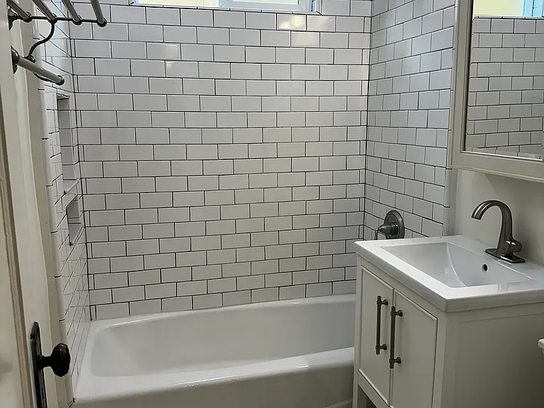 314 N Curson Ave #104 — Photo 8