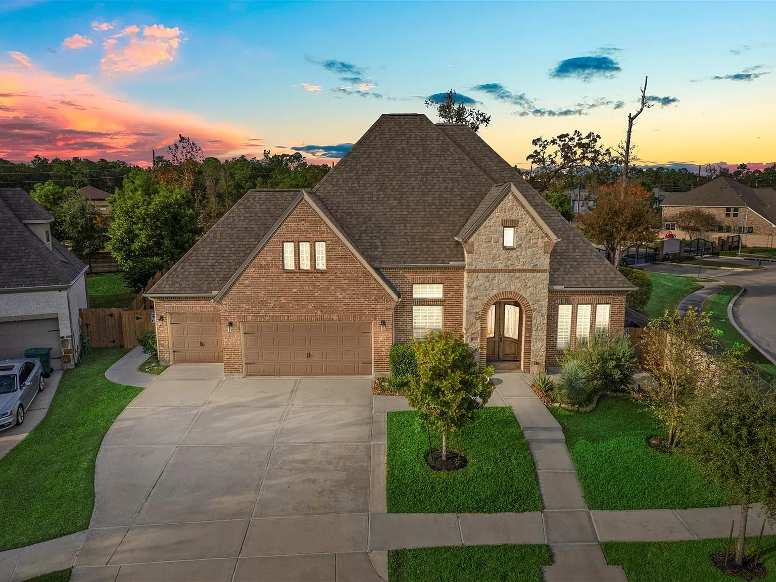 5 bed, 3.5 bath, 3287 sqft, $4,200 — Photo 2