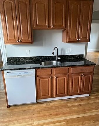 4th image of 83 Marshland St #1