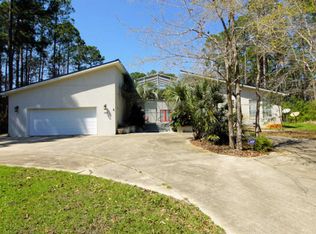 157 Magnolia Dr, Freeport, FL 32439