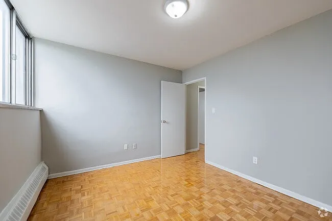 3000 Dufferin St — Photo 8
