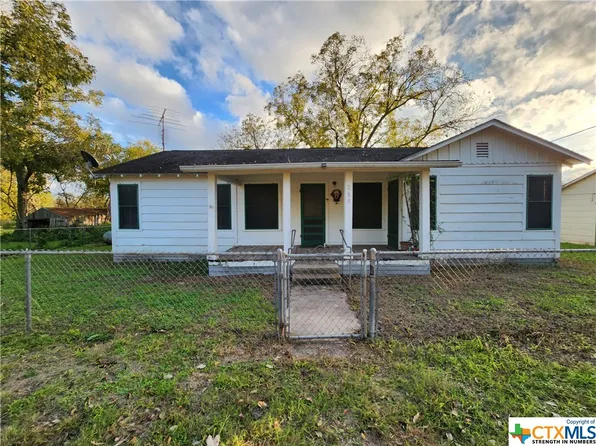 289 W Fm 884, Goliad, TX 77963
