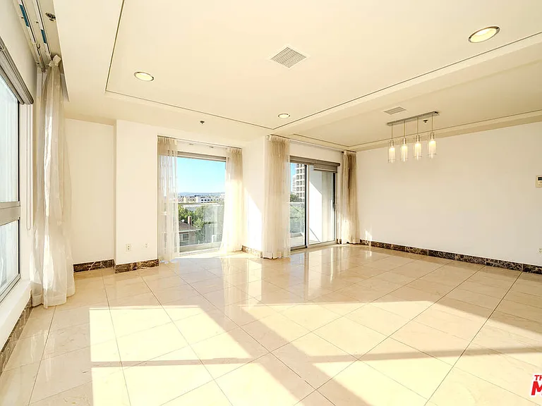 702 S Serrano Ave #501 — Photo 4