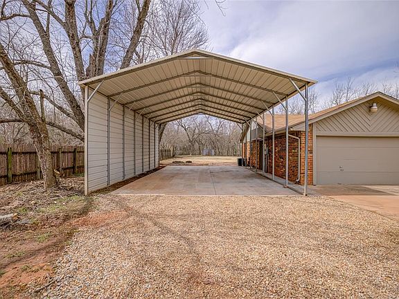 3rd image of 16661 Winding Creek Dr