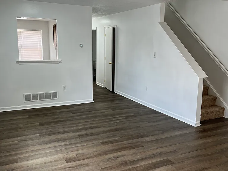 102 Gateway Dr — Photo 35