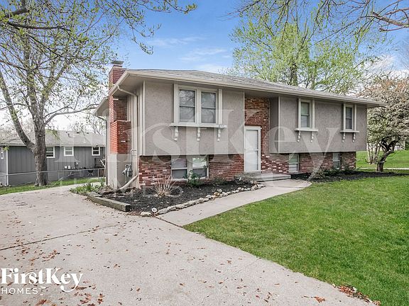 2nd image of 606 NE Park Cir