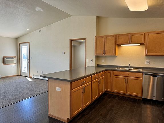 4th image of 627 33rd Ave W #304