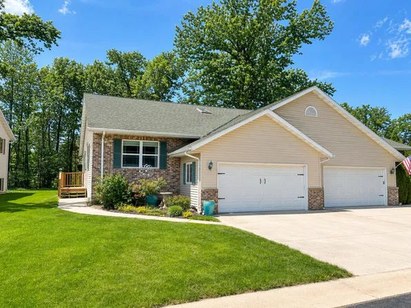 482 Park Pl, Kewaskum, WI 53040