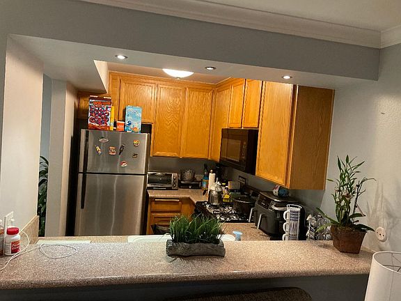 4th image of 5325 Newcastle Ave #91316