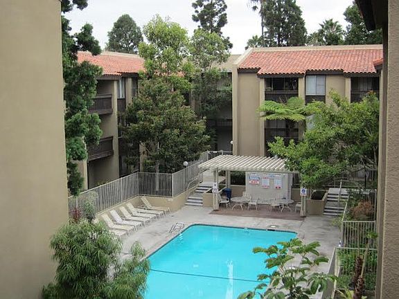 5th image of 4600 Lamont St Unit 4-321
