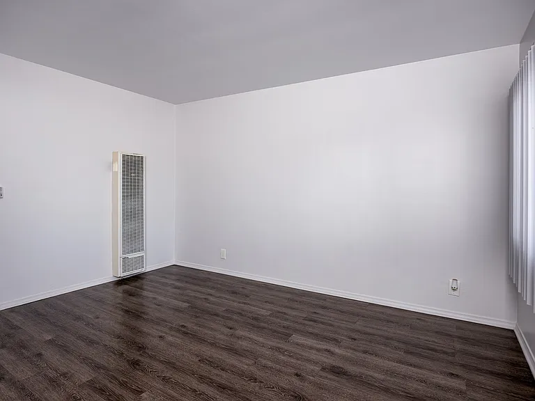 11916 Eucalyptus Ave — Photo 5