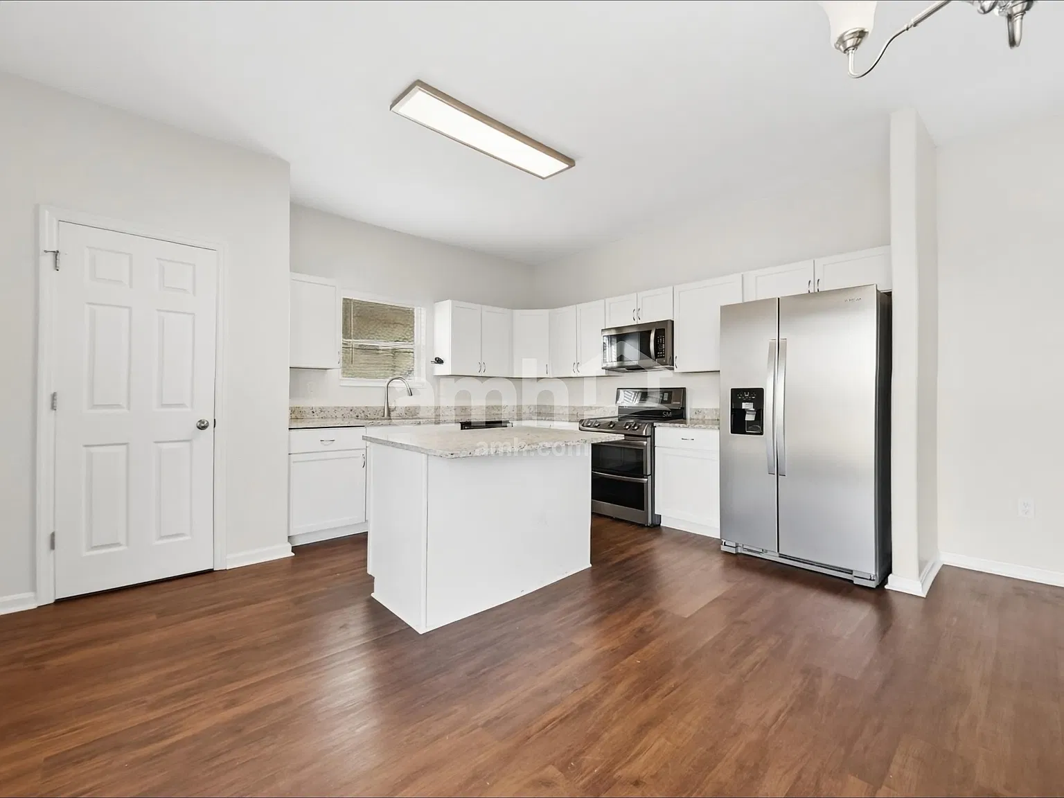 4 bed, 3.5 bath, 2600 sqft, $2,885 — Photo 4