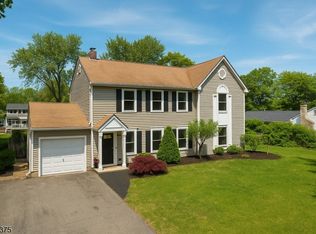 6 Van Saun Pl, Pompton Plains, NJ 07444