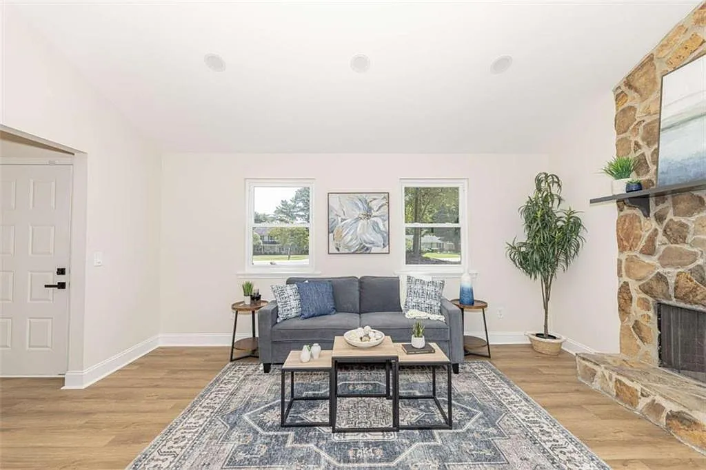 3 bed, 2.0 bath, $2,000 — Photo 4