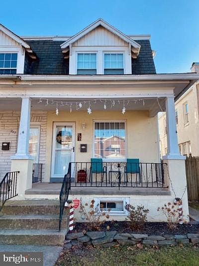 2nd image of 820 Delta Ave