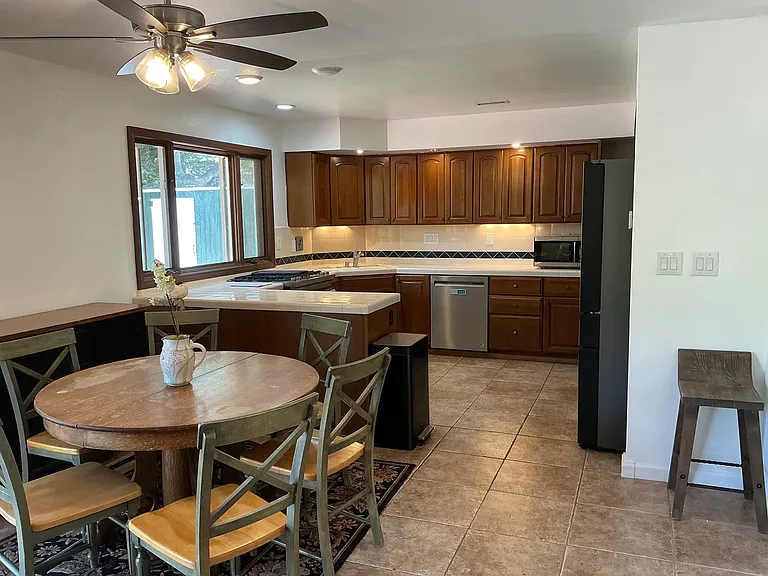 1402 Meadowbrook Rd — Photo 14
