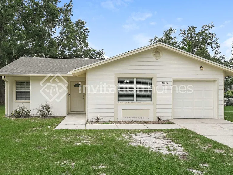 1325 Periwinkle Ct — Photo 1