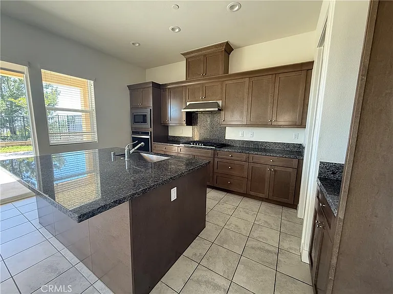 19042 Martino Ct — Photo 7