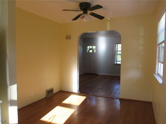 4th image of 610 Sherman St